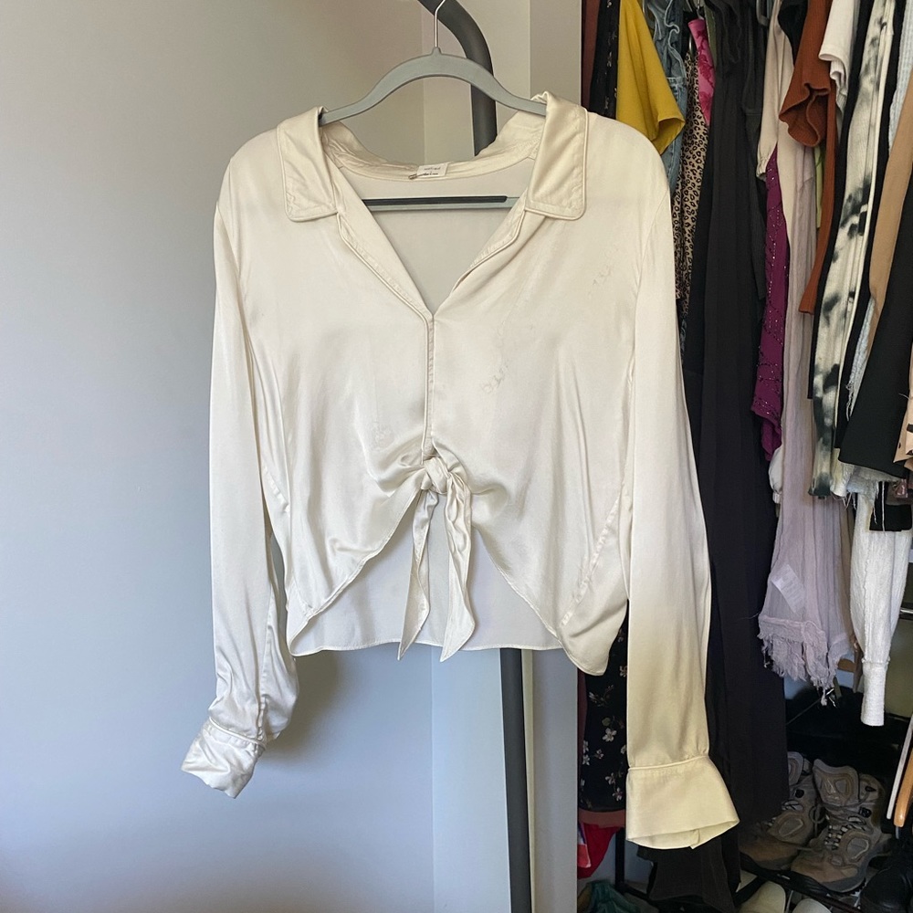 Aritzia Wilfred white tie blouse size L